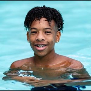 Meet your Posher, Devin